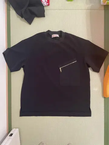 CULLNI 블랙 티셔츠