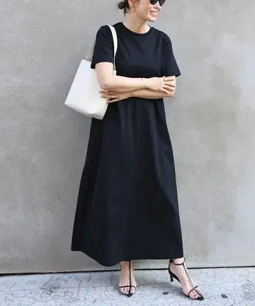 CELERI/셀리 BACK 슬릿 원피스 블랙