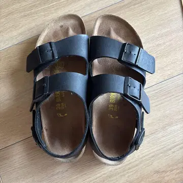 버켄스탁 밀라노 블랙 샌들 39