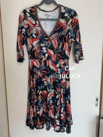 CAP JULUCA 꽃무늬 네이비 7부 소매 무릎 기장 원피스