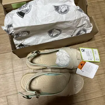 Crocs 베이지 샌들 23cm