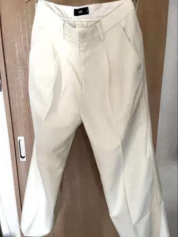 HARE 화이트 플리츠 슬랙스 S