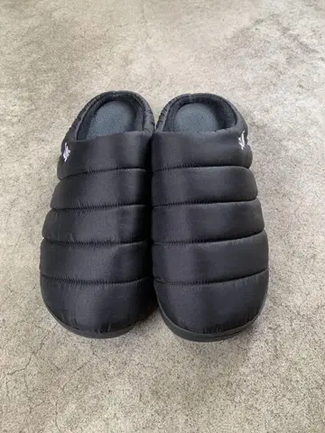 SUBU 블랙 다운 스타일 슬리퍼