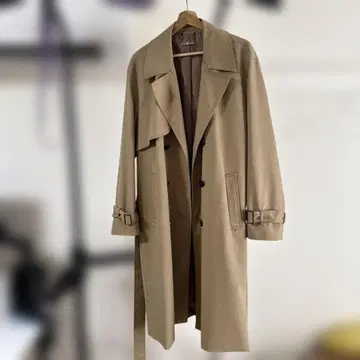 베이지 트렌치코트 더블 브레스트