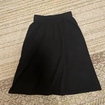 aguis b. 블랙 플레어 스커트 사이즈 2