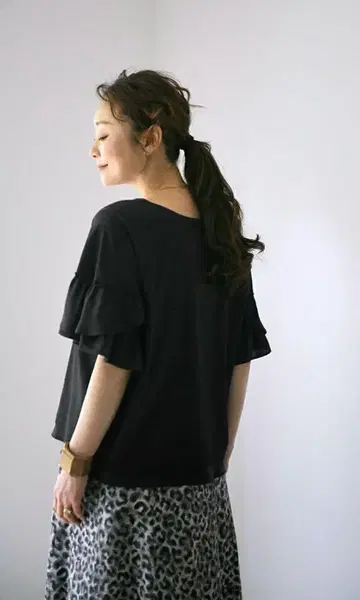허그아워 이소재 믹스 프릴 슬리브 티셔츠