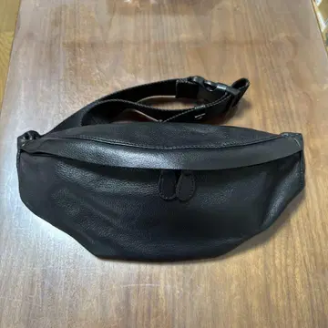 로데스코 가죽 바디 백