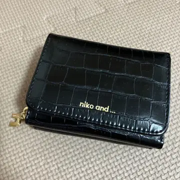 niko and... 크로커다일 패턴 2단 접이식 지갑