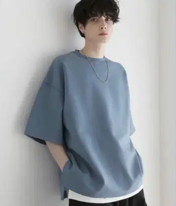 LILL 사이드 슬릿 코튼 분또 빅 실루엣 5부 소매 드레이프 티셔츠