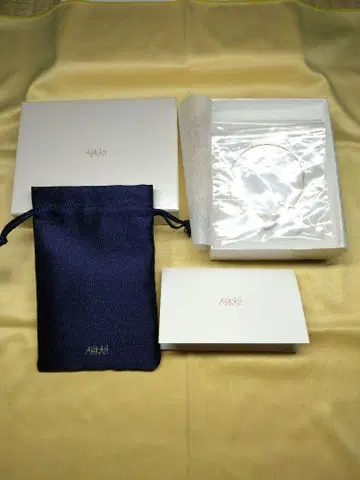 아카 AHKAH 크리스탈 화이트 리본 후프 귀걸이 K10YG