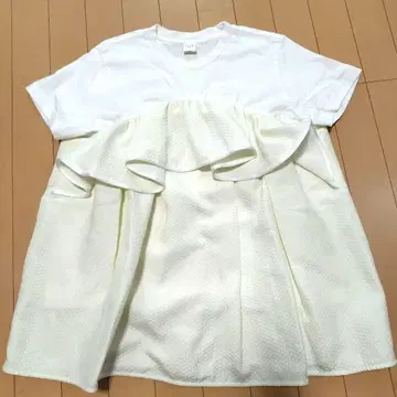 EFFE 빔즈 프릴 디테일 화이트 상의