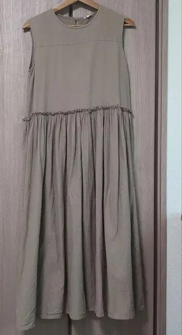 베이지 슬리브리스 롱 원피스