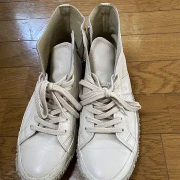 화이트 가죽 하이컷 스니커즈