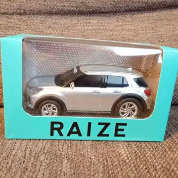 도요타 RAIZE 풀백 카 실버