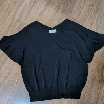 PARADIS TERRE 블랙 V넥 반팔 스웨터