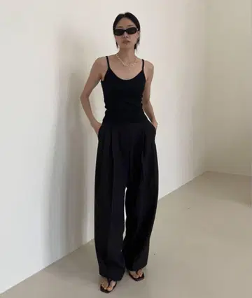 Didot.showroom 로우라이즈 투턱 와이드 슬랙스 M 사이즈