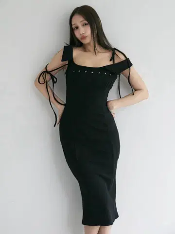 앤드메리 에밀리 오프 숄더 드레스