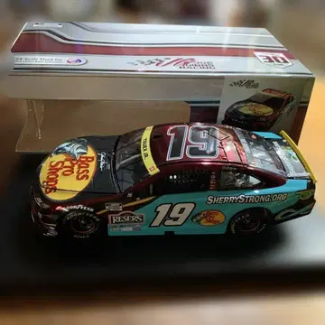Toyota Camry Truex Jr. 미니카 1/24