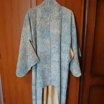 파란색 파도 무늬 코몬 기모노 시원한 색상입니다.