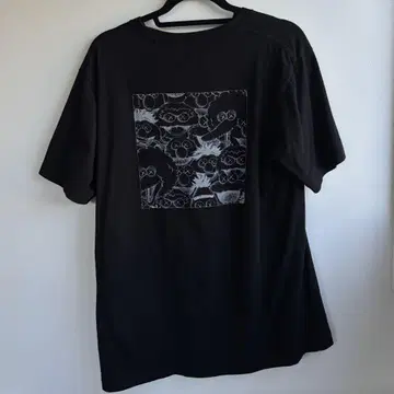 KAWS x Sesame Street 블랙 티셔츠 사이즈 L