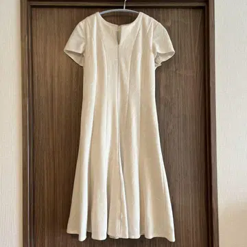COUP DE CHANCE 아이보리 반팔 A 라인 원피스