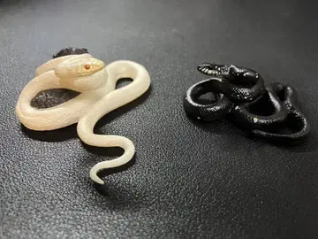 뱀 피규어