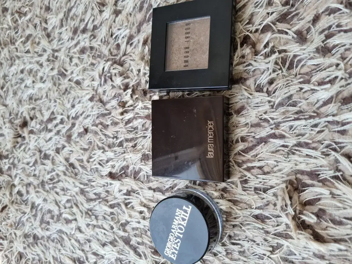 Laura (Ginger) Bobby (Taupe) Ar (Loose Eyeshadow)