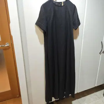 저널 스탠다드 린넨 하프 슬리브 맥시 플레어 원피스 블랙