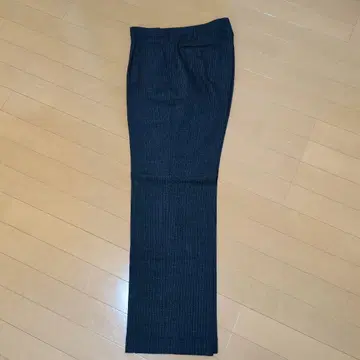 다크 그레이 스트라이프 슬랙스
