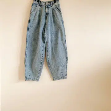 라이트 블루 플리츠 데님 팬츠 커브 데님