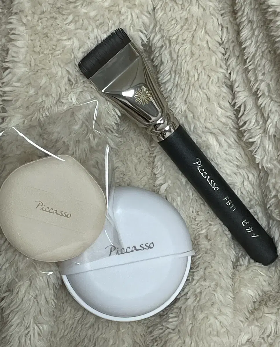 Picasso Spatula Brush + Puff + Puff Case