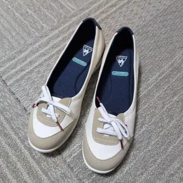 르꼬끄 스포르티브 이에나 V 화이트 네이비 경량 스니커즈 펌프스