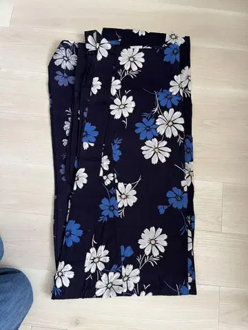 꽃무늬 유카타 네이비 클래식 패턴