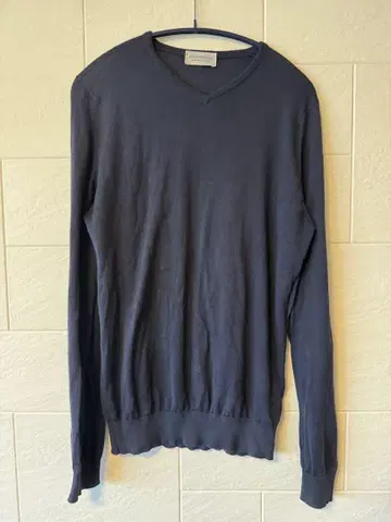 JOHN SMEDLEY 네이비 V넥 스웨터