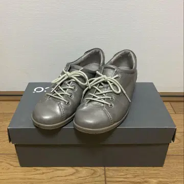 ECCO 가죽 레이스업 스니커즈 그레이