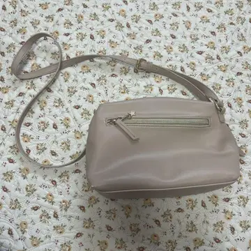 베이지 숄더백