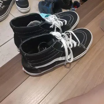 Vans 블랙 하이컷 스니커즈