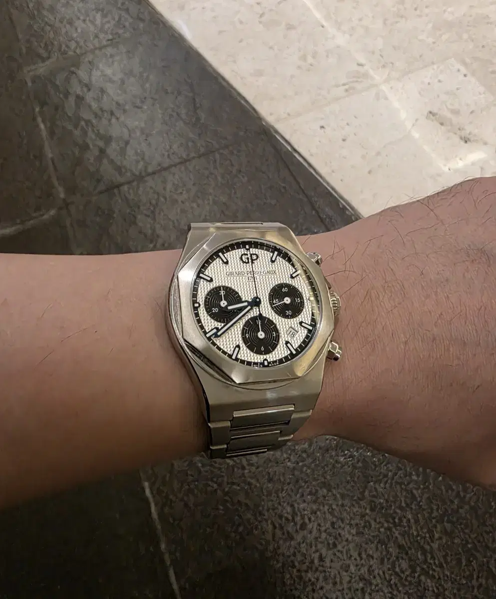 Girard-Perregaux Laureato Chrono Panda