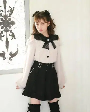 LIZLISA 어깨가 드러난 니트