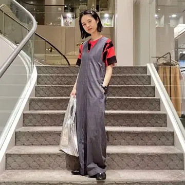 성숙한 힙 요크 점프수트