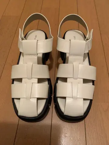 오리엔탈 트래픽 통굽 구르카 샌들