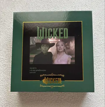 WICKED 에메랄드 시티 박스 세트 티셔츠 쓰리코인즈
