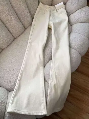 화이트 부츠 컷 데님