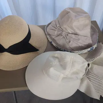 LAURA ASHLEY 리본 포함 와이드 챙 모자 외 3종 세트