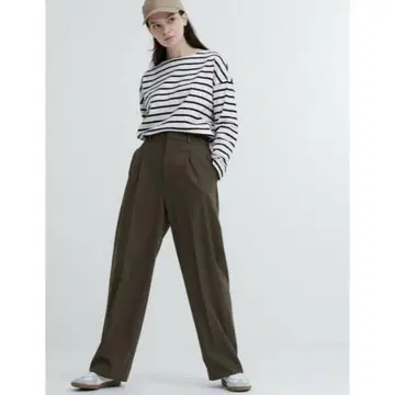 유니클로 턱 와이드 팬츠 카키 S