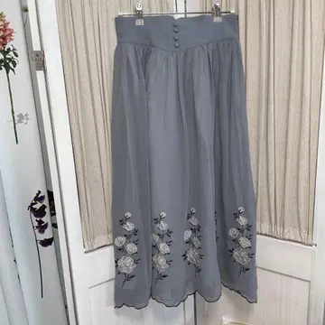 안아나 앙제라스 로즈 자수 쉬폰 스커트