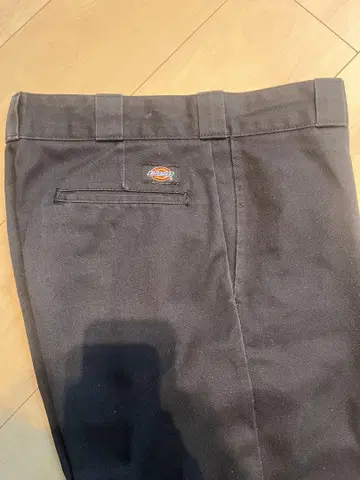 DICKIES 블랙 워크 팬츠 백 포켓 부착