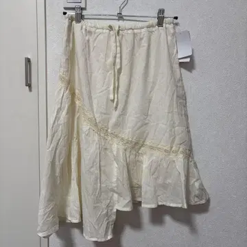 미사용 새상품 아이보리 플레어 스커트