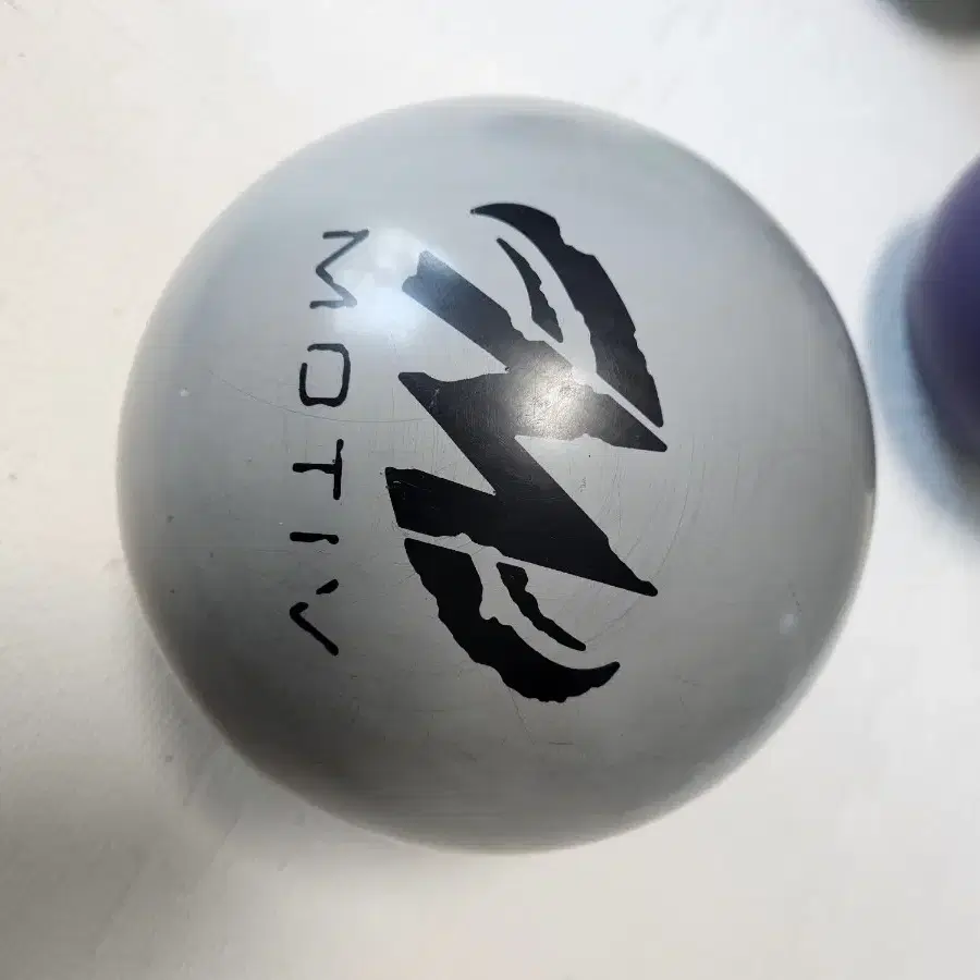15ポンドドリルしたのみ★ブルータンク★モーティブMOTIV TANK★ Motiv Tank 15lb Two-Handed Bowling Ball on Bunjang Global Site.