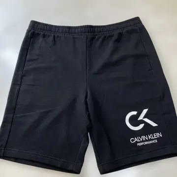 새상품 CALVIN KLEIN 퍼포먼스 숏 팬츠 블랙